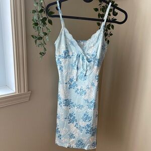 4/$24 🧡 Y2K Blue floral V neck mini dress